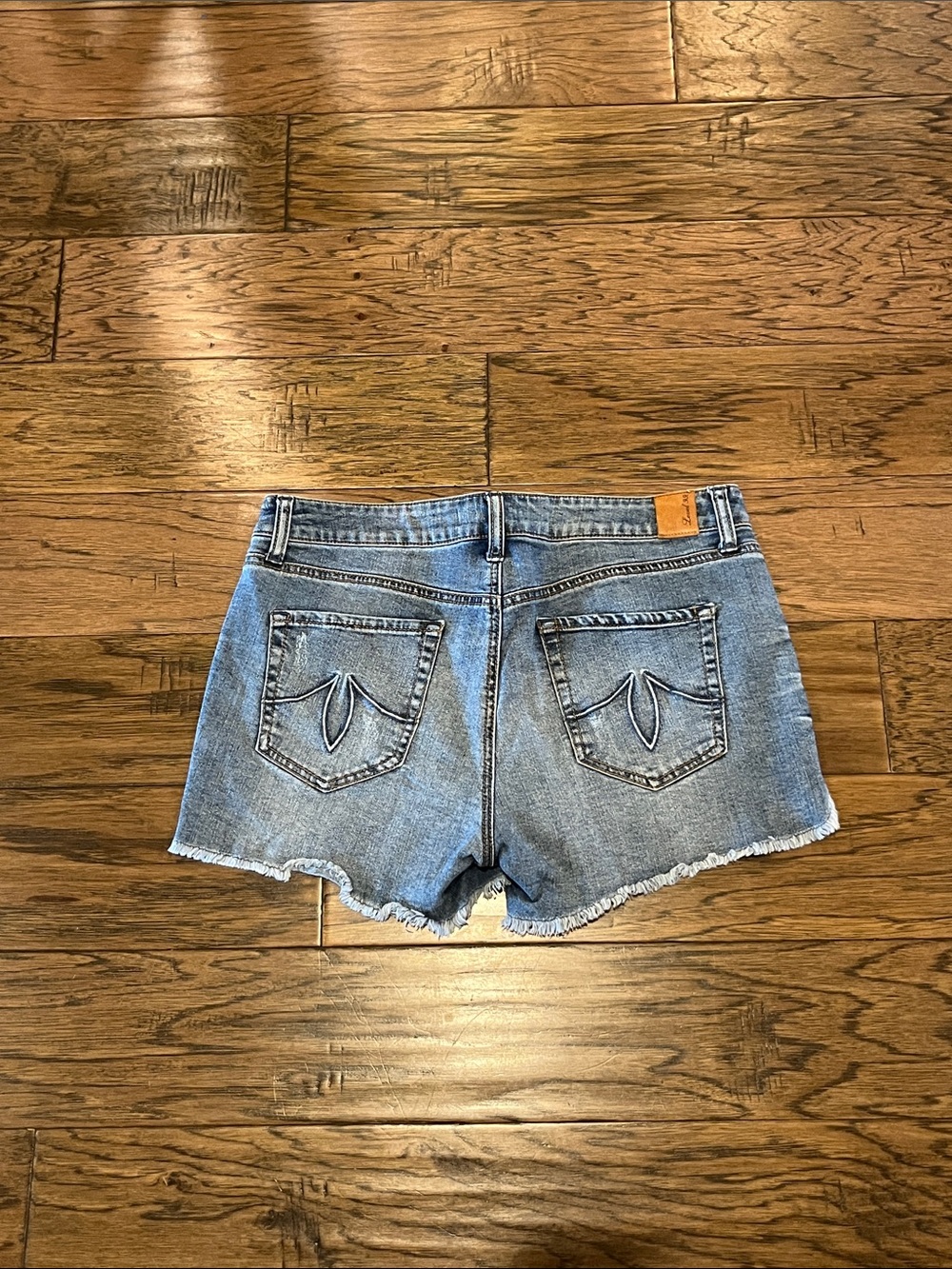 Level 99 Mid Rise Shorts Size 29 - Picture 2 of 16